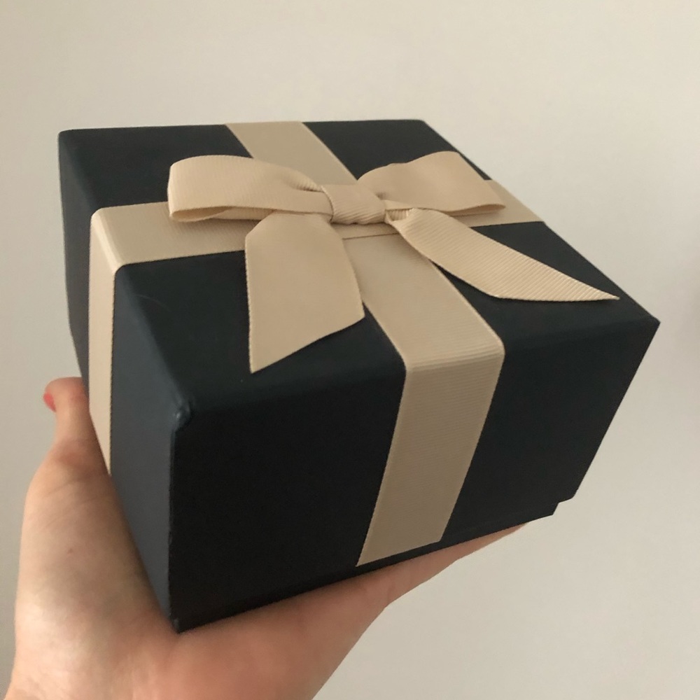 NEW Daniel Wellington GIFT BOX ONLY